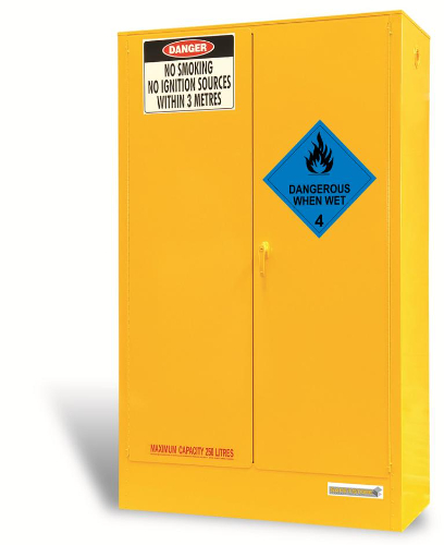 sc25043-dangerous-when-wet-storage-cabinet-250l